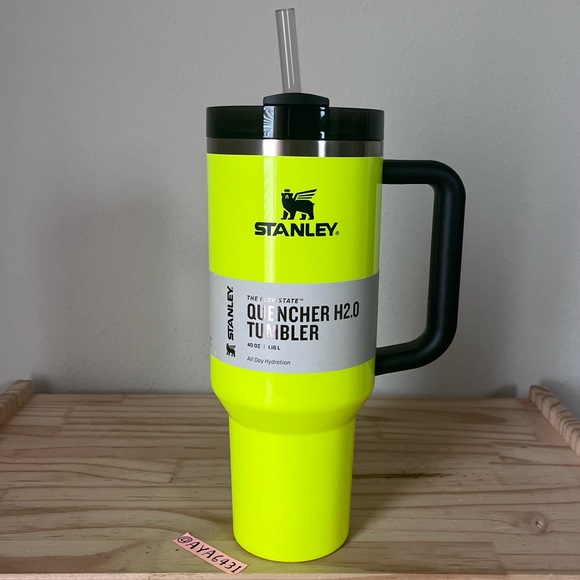 Stanley Quencher H2.0 Tumbler Neon Yellow 🌸